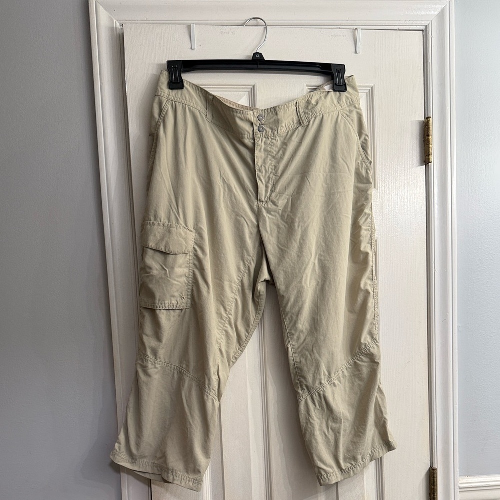 Columbia PFG Beige Outdoor capri’s size 14